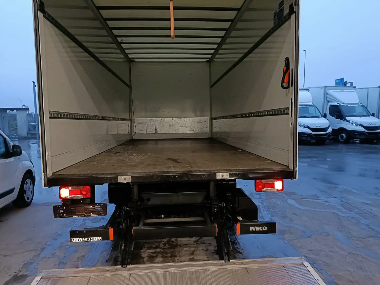 شاحنة صندوقية IVECO DAILY 72C18 72.180 HI P: صورة 9