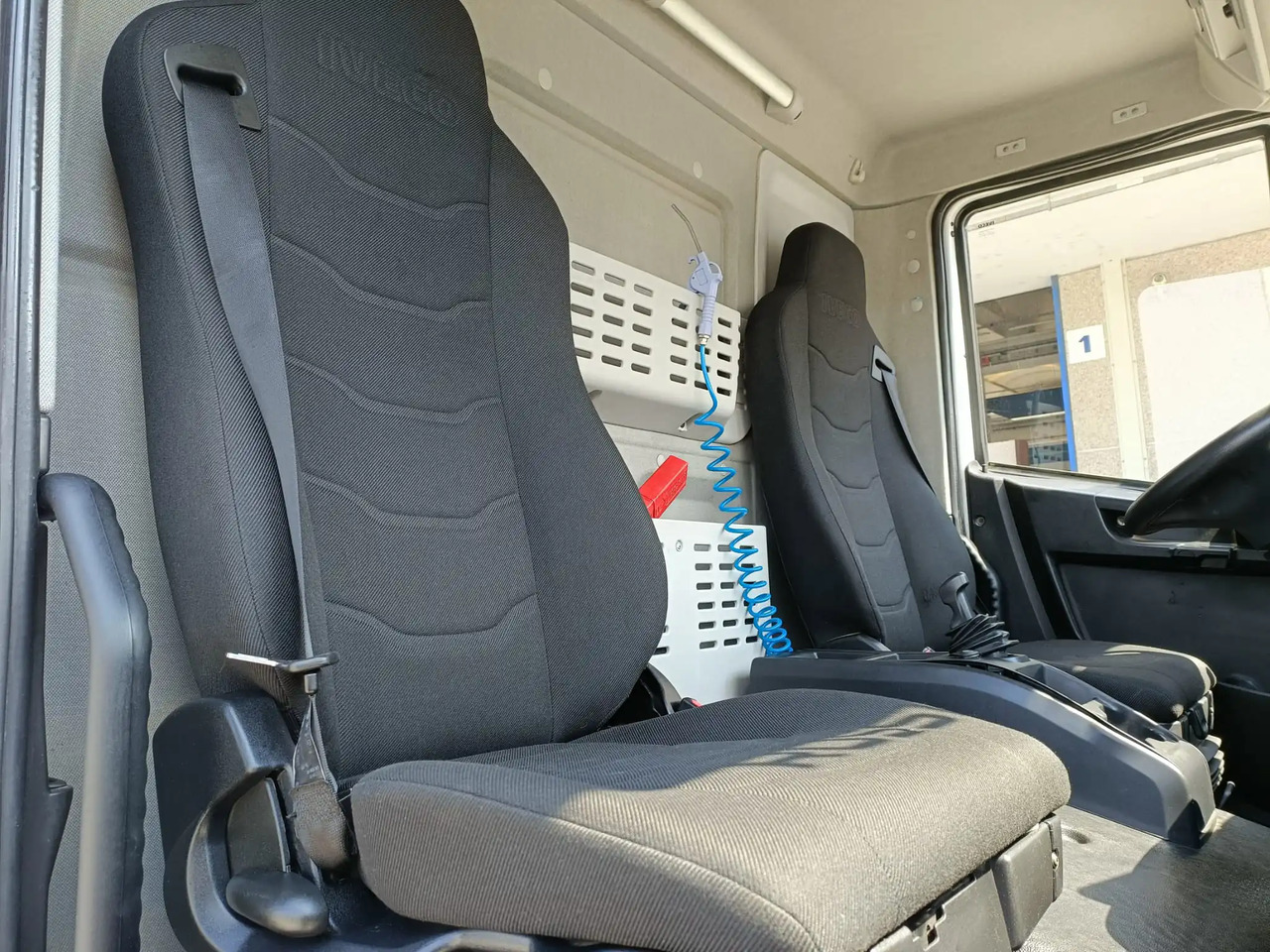 IVECO EUROCARGO 120E19P - شاحنة بهيكل معدني للمقصورة: صورة 3 IVECO EUROCARGO 120E19P - شاحنة بهيكل معدني للمقصورة: صورة 3