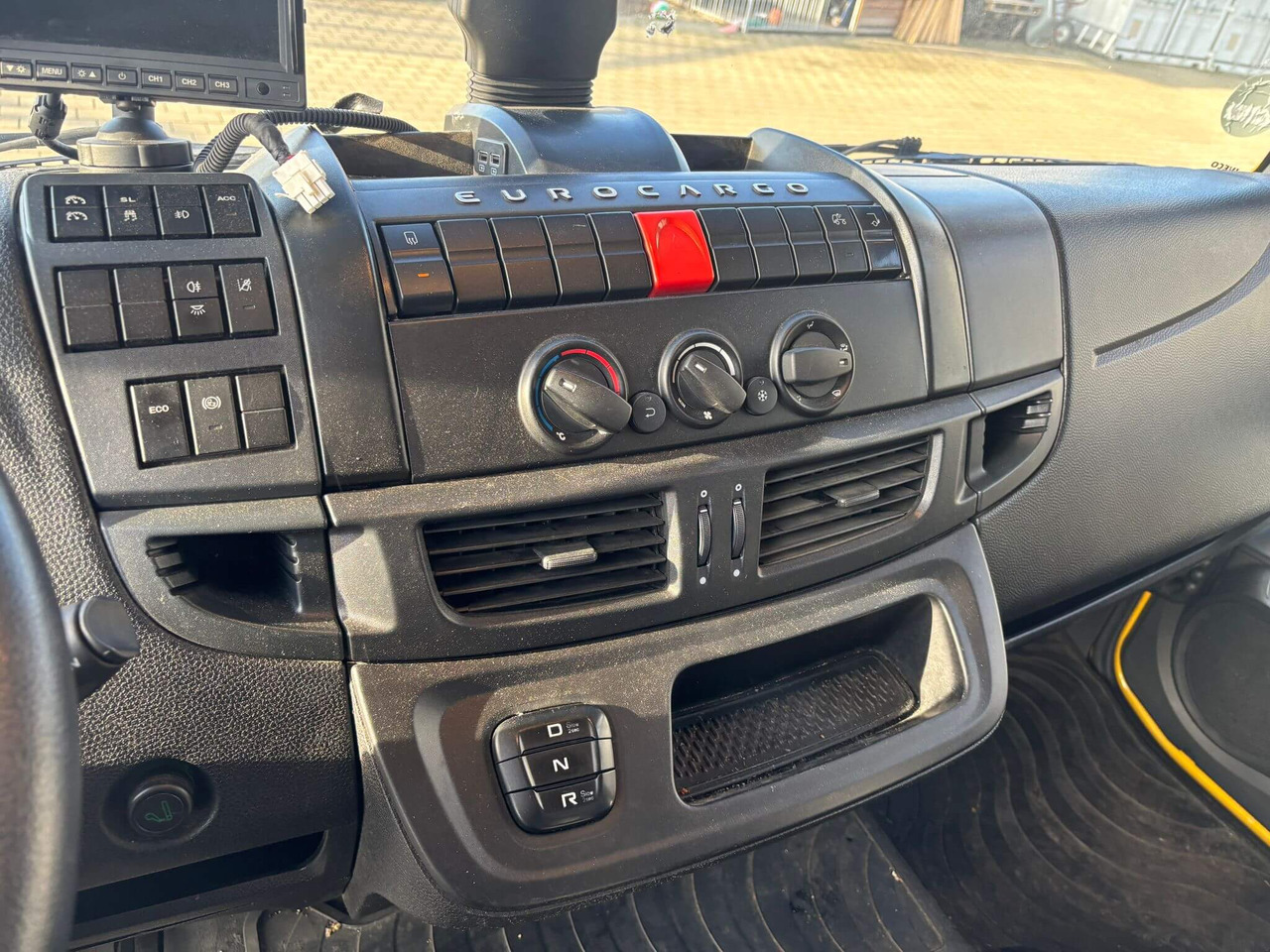 IVECO EUROCARGO 120E25P - شاحنة ذات ستائر جانبية: صورة 3 IVECO EUROCARGO 120E25P - شاحنة ذات ستائر جانبية: صورة 3