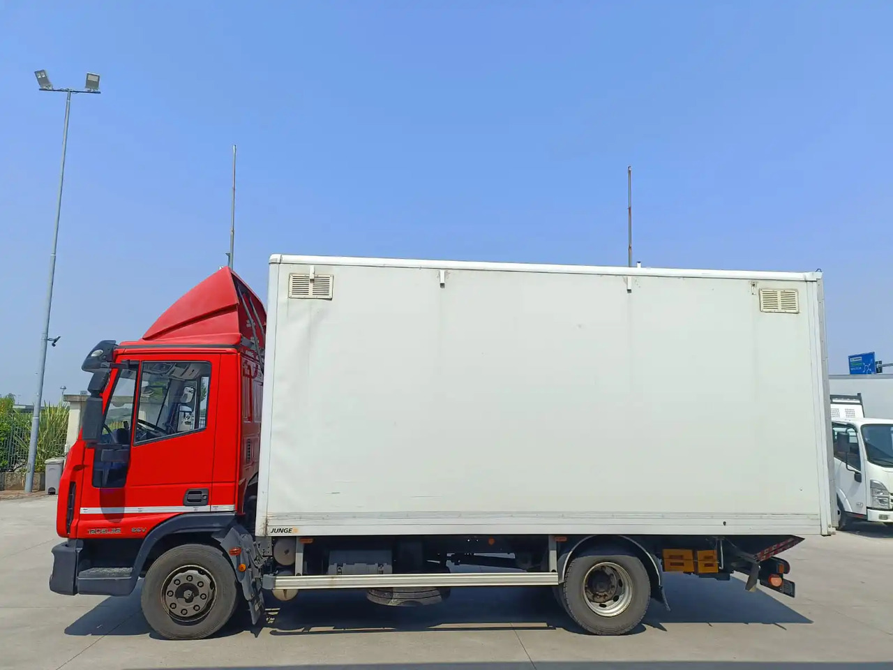 IVECO EUROCARGO 120EL22 - شاحنة صندوقية: صورة 5 IVECO EUROCARGO 120EL22 - شاحنة صندوقية: صورة 5