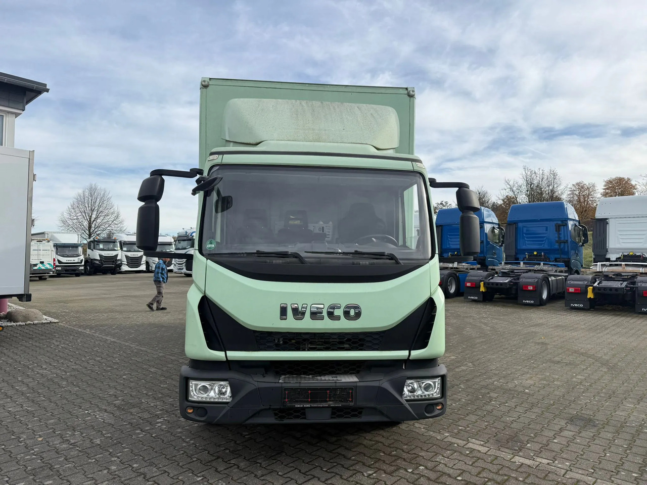 IVECO EUROCARGO 75/80/86E19 - شاحنة بهيكل معدني للمقصورة: صورة 1 IVECO EUROCARGO 75/80/86E19 - شاحنة بهيكل معدني للمقصورة: صورة 1