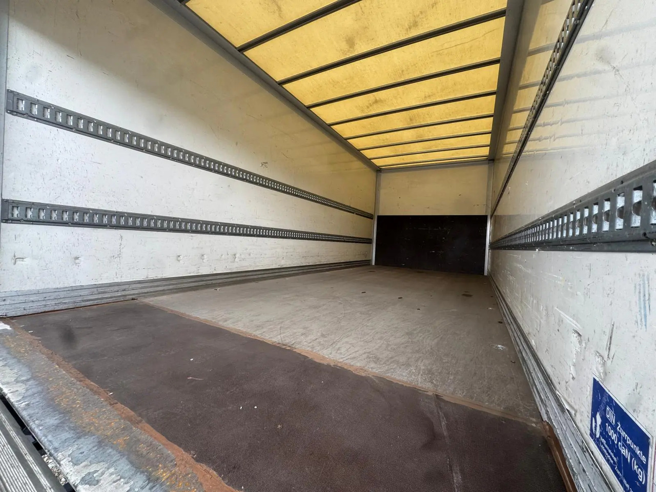 IVECO EUROCARGO 75E19P - شاحنة بهيكل معدني للمقصورة: صورة 4 IVECO EUROCARGO 75E19P - شاحنة بهيكل معدني للمقصورة: صورة 4