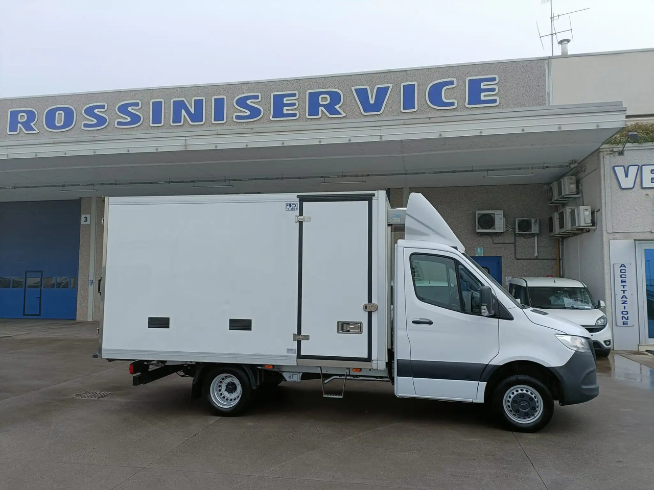 MERCEDES BENZ SPRINTER 415 150 CV - شاحنة توصيل مبردة: صورة 2 MERCEDES BENZ SPRINTER 415 150 CV - شاحنة توصيل مبردة: صورة 2