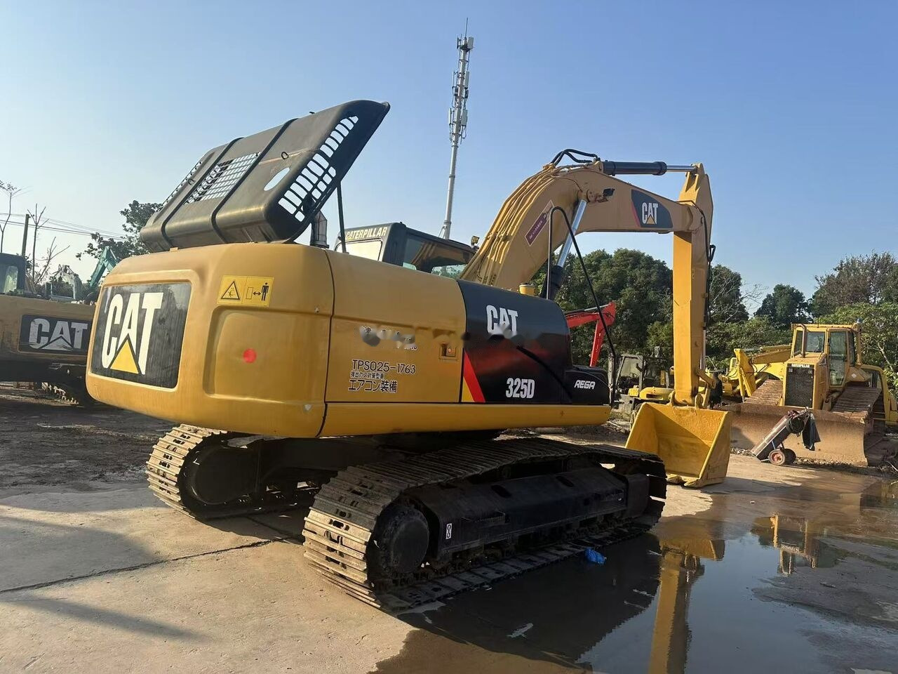 Caterpillar 325D - حفار زاحف: صورة 1 Caterpillar 325D - حفار زاحف: صورة 1