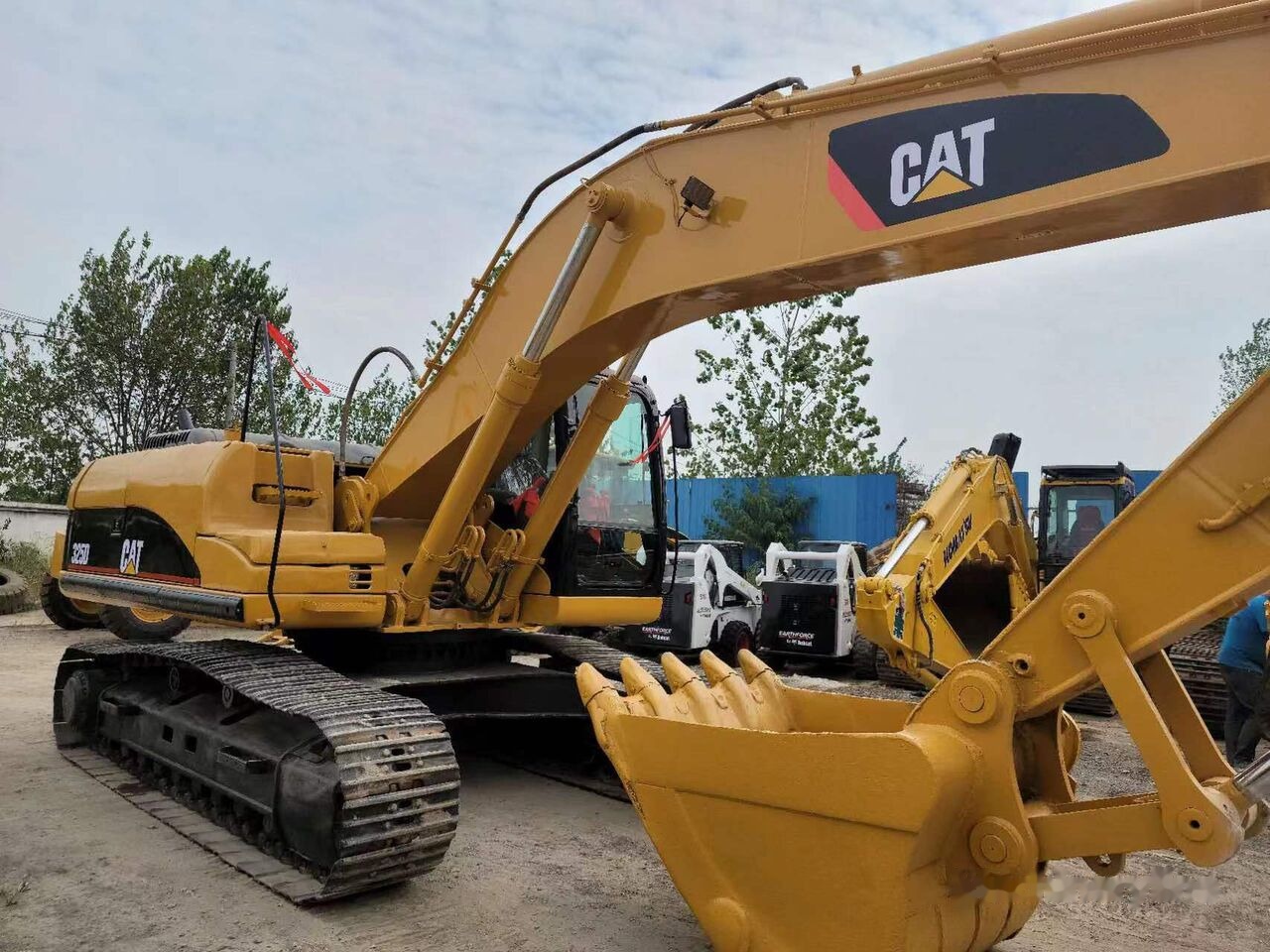 Caterpillar 325D - حفار زاحف: صورة 3 Caterpillar 325D - حفار زاحف: صورة 3
