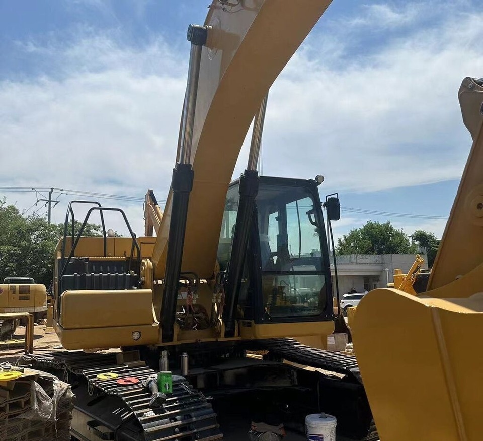 Caterpillar 330GC - حفار زاحف: صورة 1 Caterpillar 330GC - حفار زاحف: صورة 1