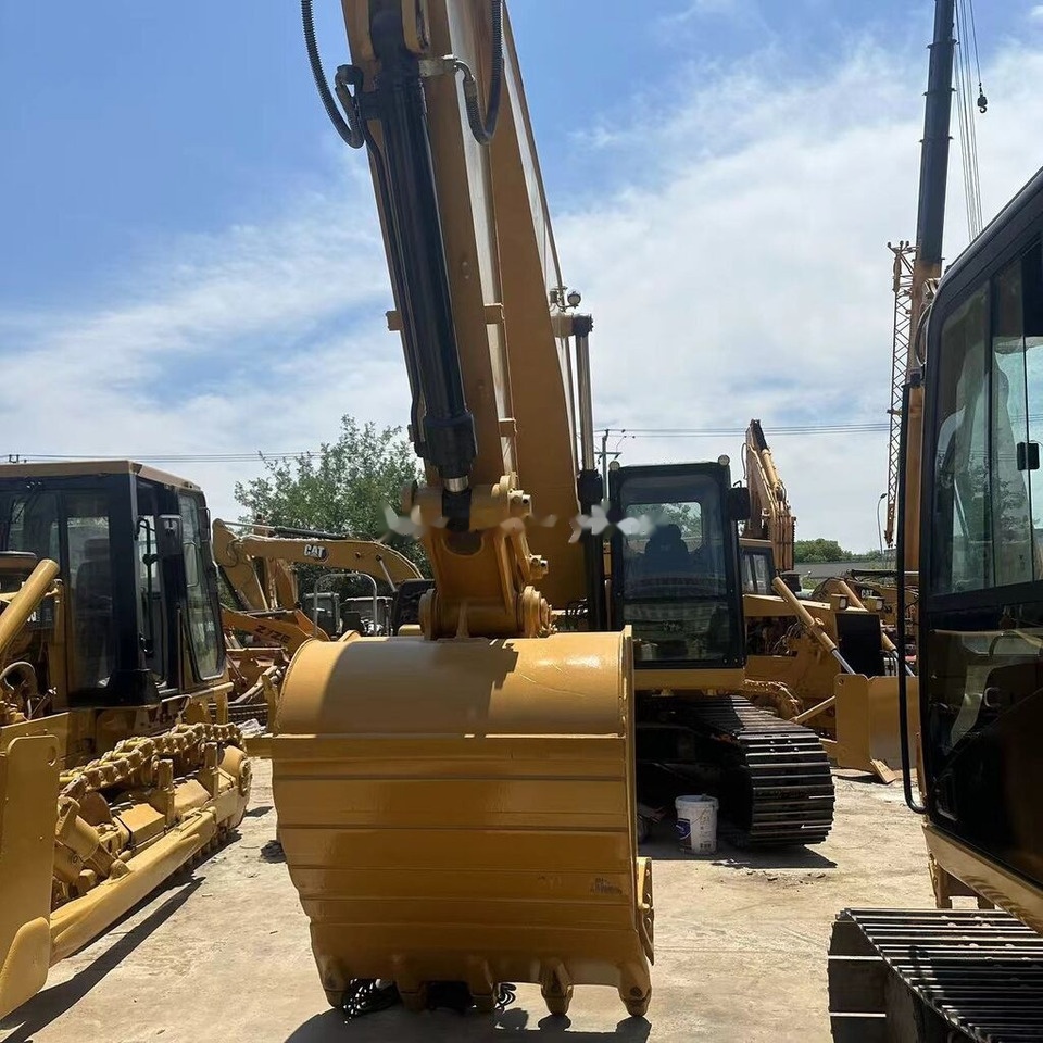 Caterpillar 330GC - حفار زاحف: صورة 2 Caterpillar 330GC - حفار زاحف: صورة 2
