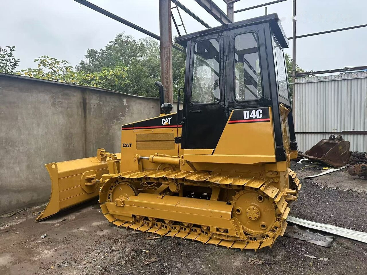 بلدوزر Caterpillar D4C: صورة 6