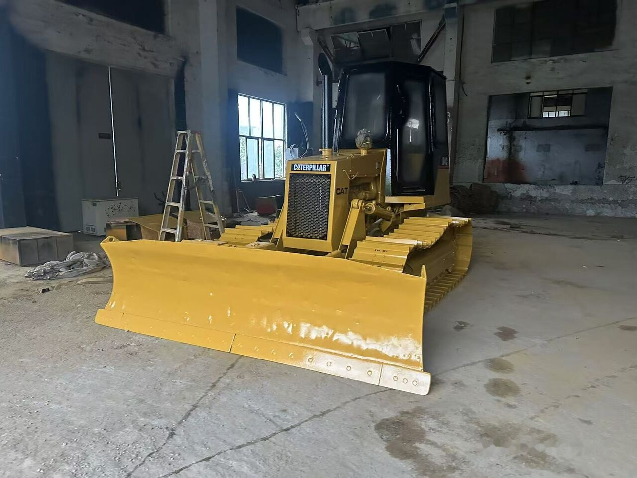 Caterpillar D4C - بلدوزر: صورة 4 Caterpillar D4C - بلدوزر: صورة 4