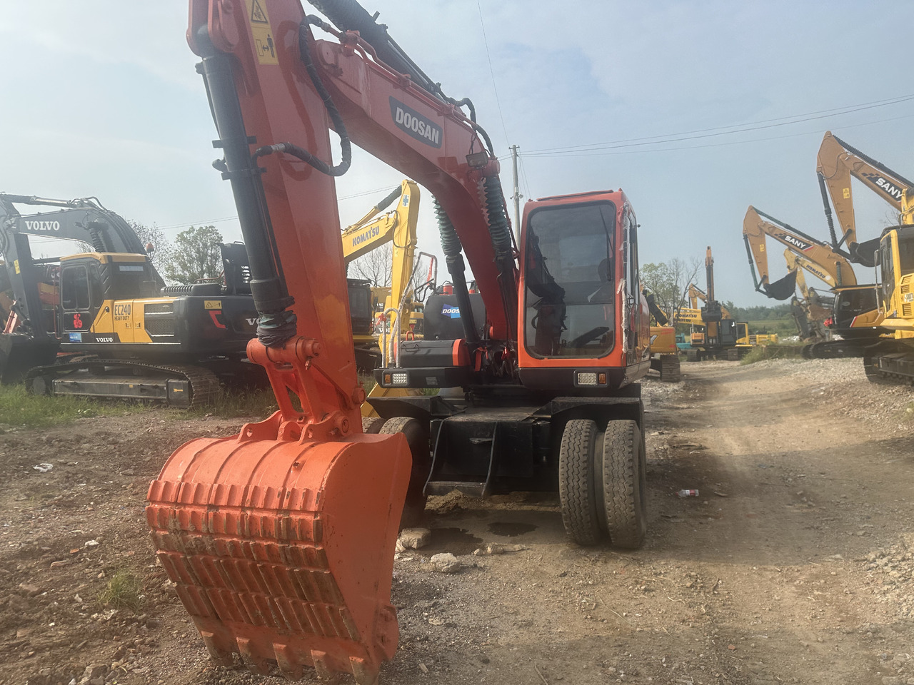 Doosan DX150W-9C - حفار ذو عجلات: صورة 5 Doosan DX150W-9C - حفار ذو عجلات: صورة 5