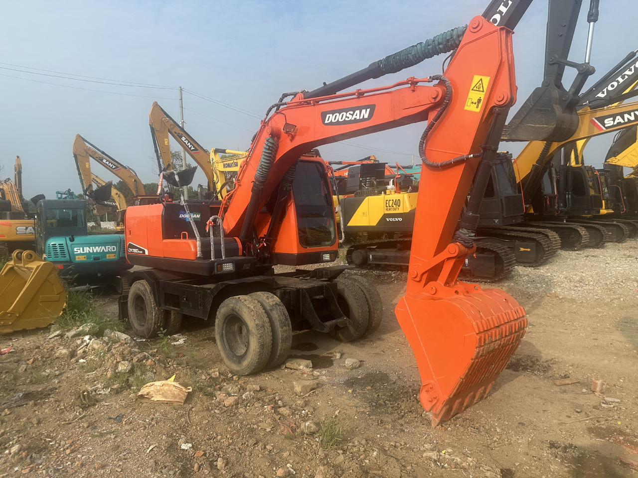 Doosan DX150W-9C - حفار ذو عجلات: صورة 2 Doosan DX150W-9C - حفار ذو عجلات: صورة 2