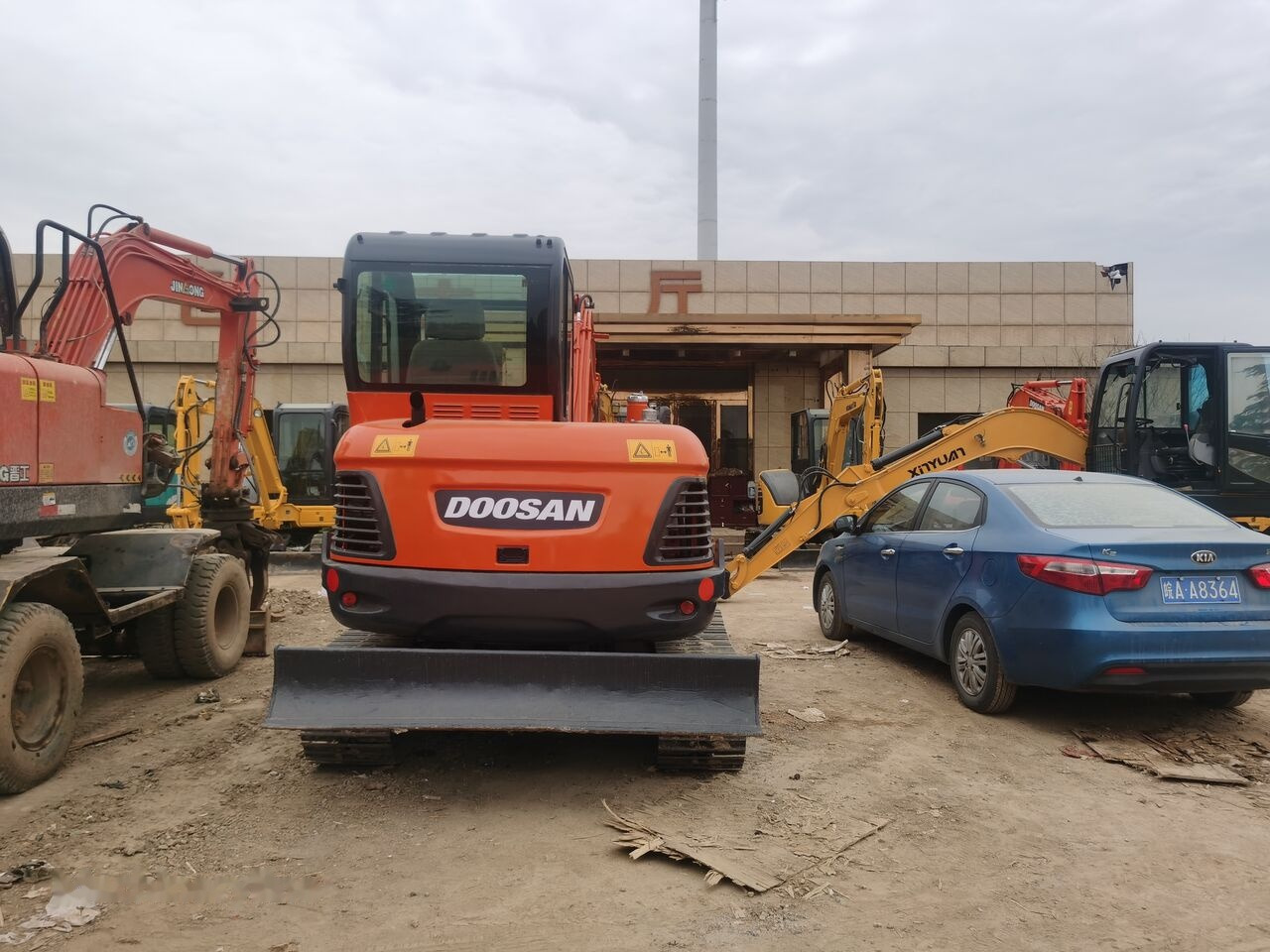 Doosan DX60 - حفار زاحف: صورة 3 Doosan DX60 - حفار زاحف: صورة 3