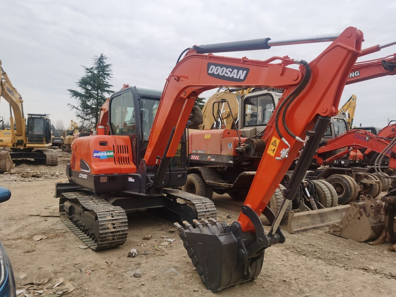 Doosan DX60 - حفار زاحف: صورة 2 Doosan DX60 - حفار زاحف: صورة 2