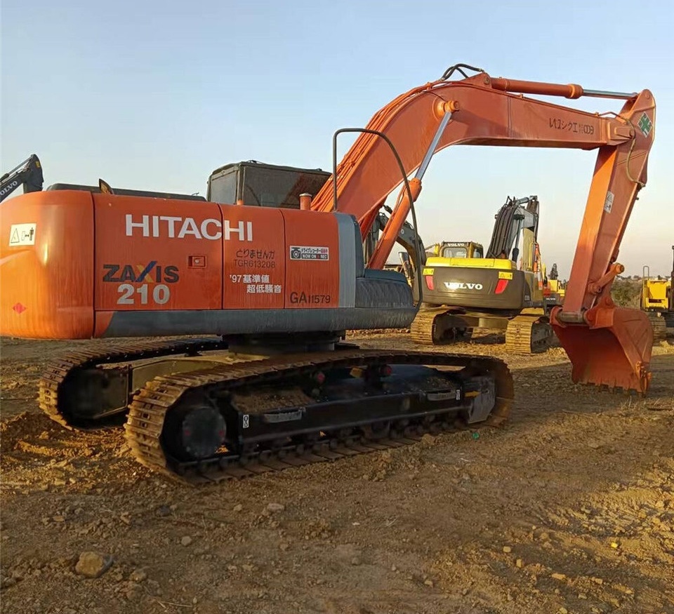 Hitachi 210-3 - حفار زاحف: صورة 4 Hitachi 210-3 - حفار زاحف: صورة 4