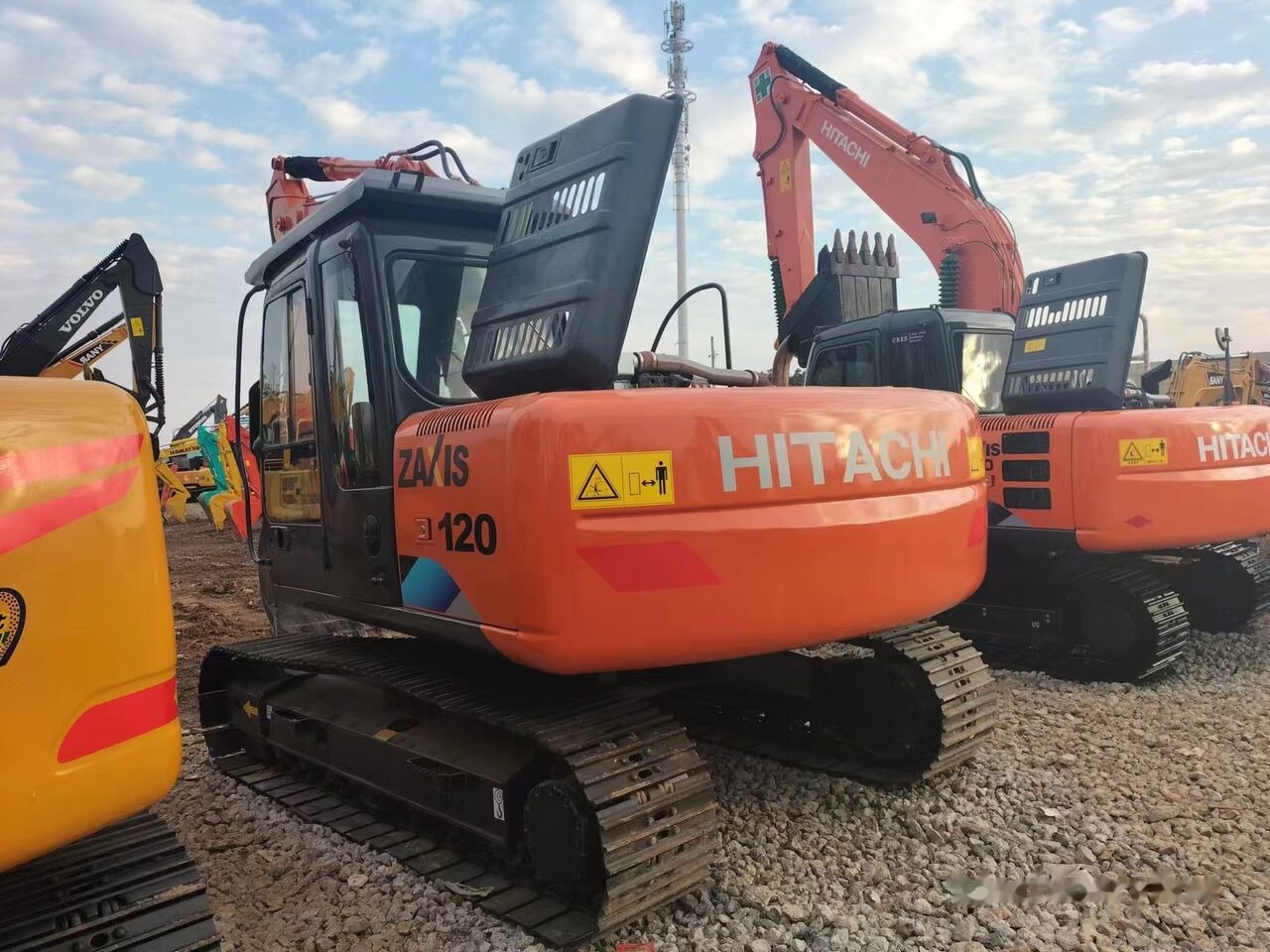 Hitachi ZX120 - حفار زاحف: صورة 2 Hitachi ZX120 - حفار زاحف: صورة 2
