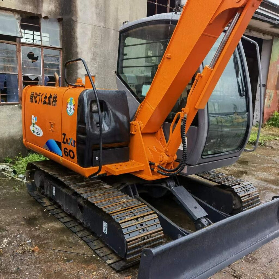 Hitachi ZX60 - حفار زاحف: صورة 1 Hitachi ZX60 - حفار زاحف: صورة 1