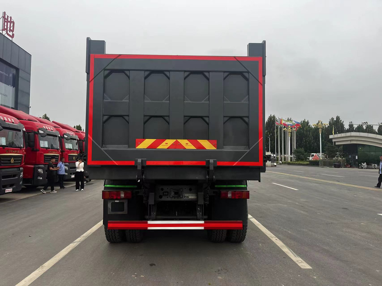 Howo G7W 6X4 Dump Truck - شاحنة قلاب: صورة 5 Howo G7W 6X4 Dump Truck - شاحنة قلاب: صورة 5