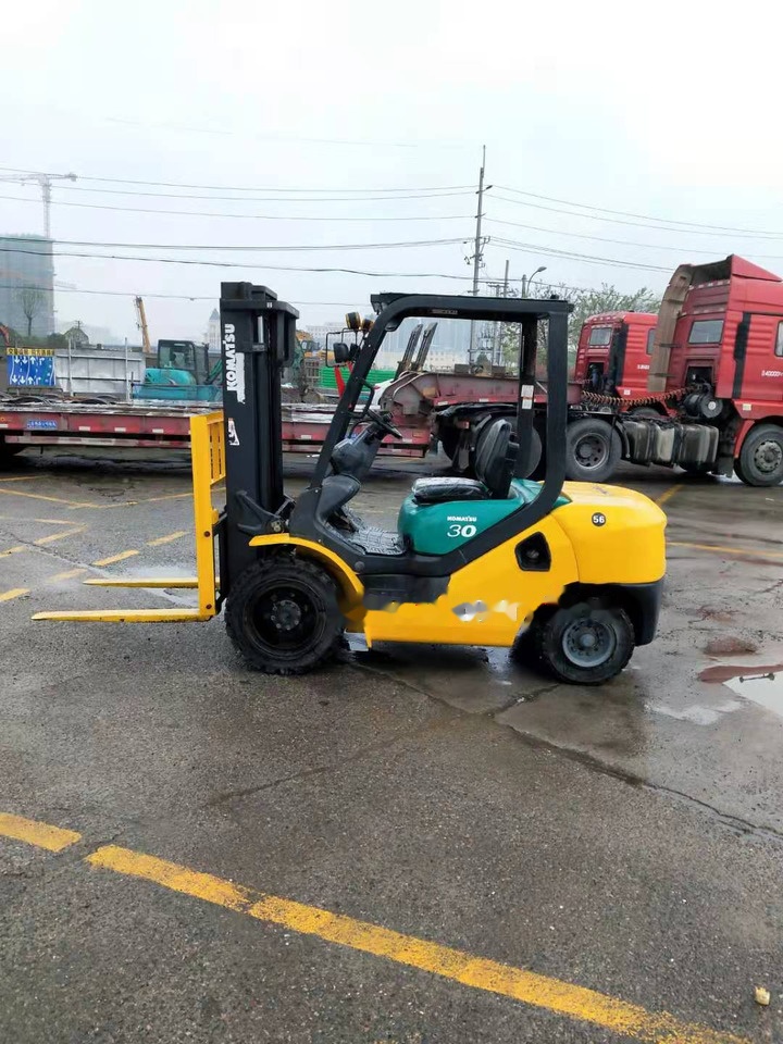 Komatsu FD30 - رافعة شوكية ديزل: صورة 3 Komatsu FD30 - رافعة شوكية ديزل: صورة 3