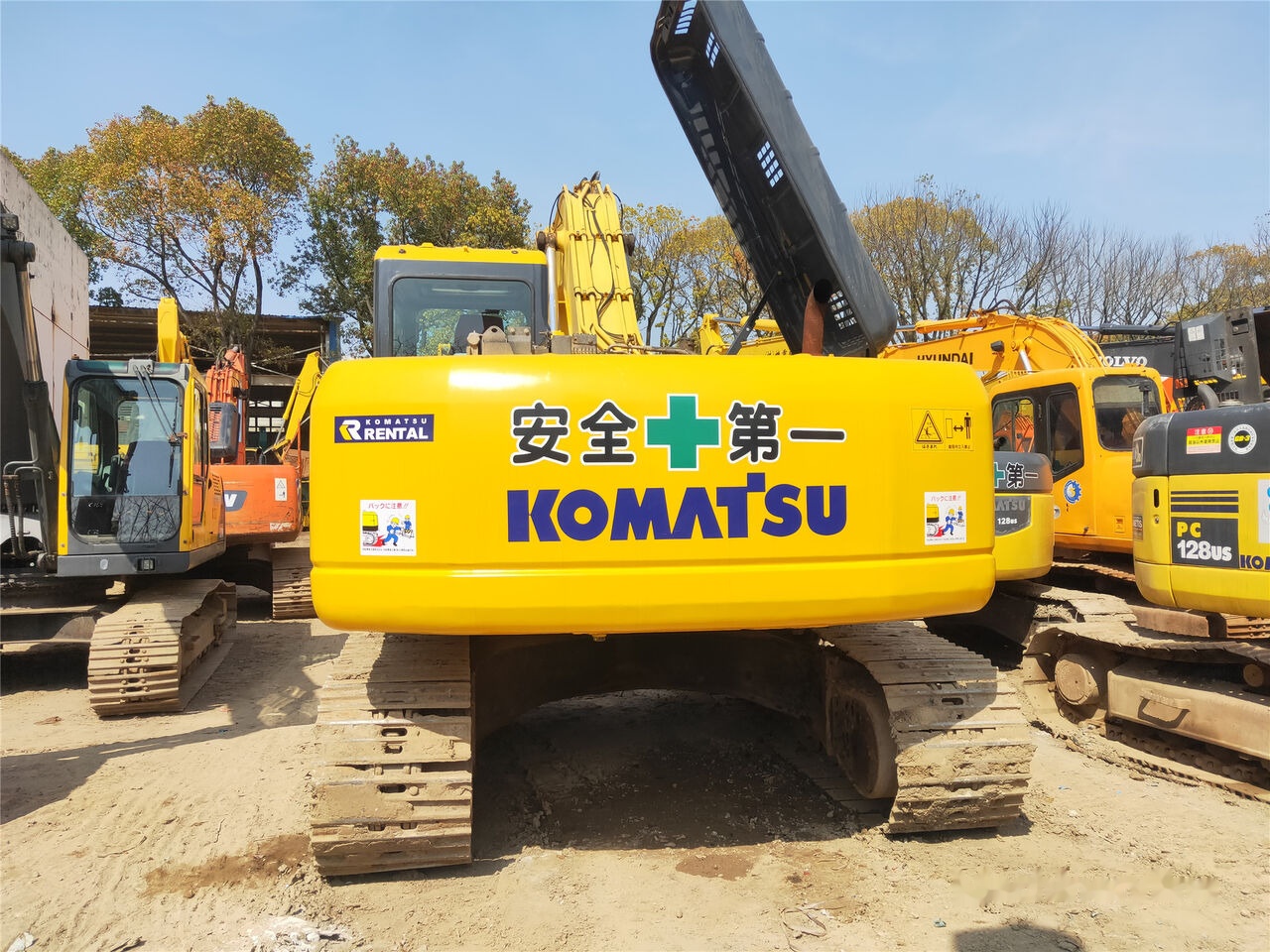Komatsu PC200-7 - حفار زاحف: صورة 4 Komatsu PC200-7 - حفار زاحف: صورة 4