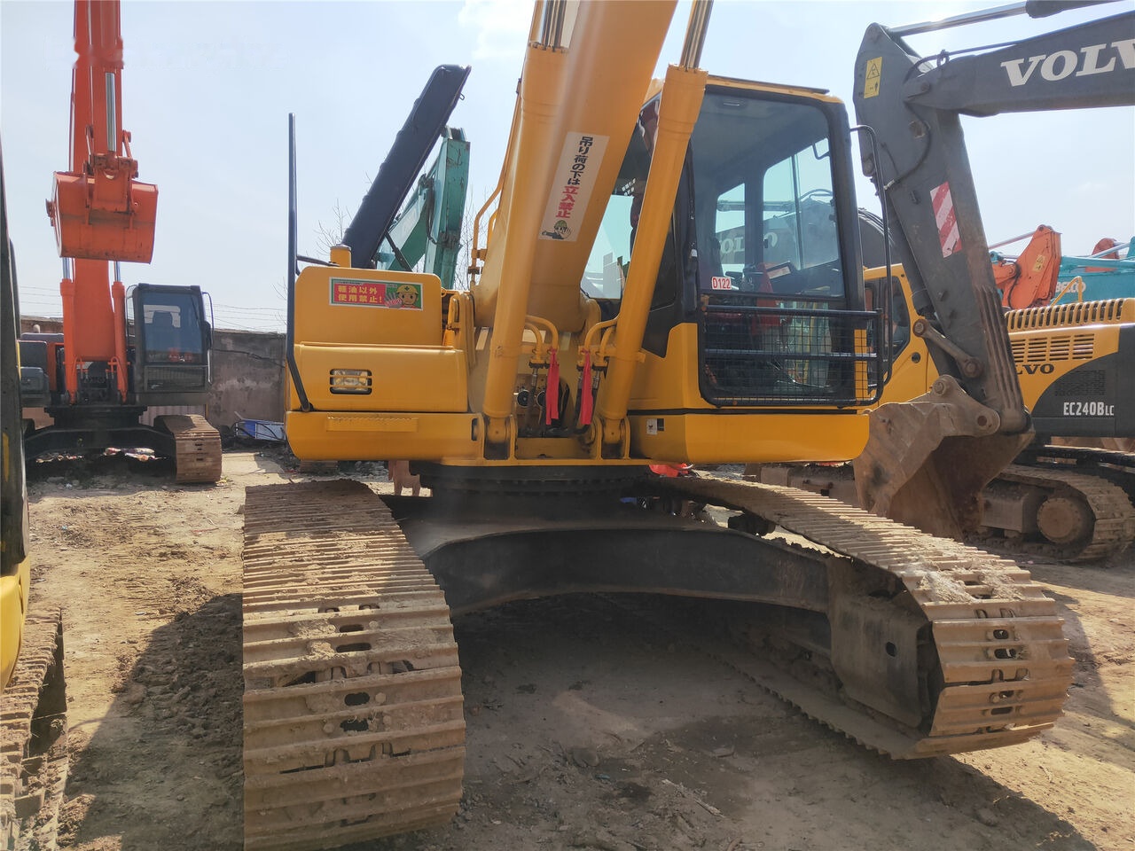 Komatsu PC200-7 - حفار زاحف: صورة 5 Komatsu PC200-7 - حفار زاحف: صورة 5