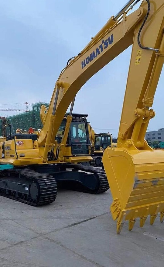 Komatsu PC300 - حفار زاحف: صورة 1 Komatsu PC300 - حفار زاحف: صورة 1