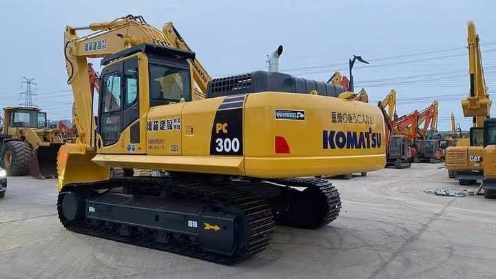 Komatsu PC300 - حفار زاحف: صورة 3 Komatsu PC300 - حفار زاحف: صورة 3