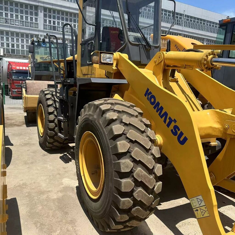 Komatsu WA320 - اللودر بعجل: صورة 5 Komatsu WA320 - اللودر بعجل: صورة 5