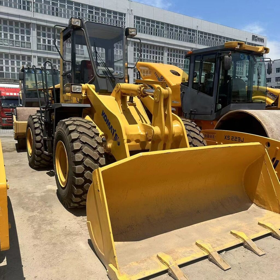 Komatsu WA320 - اللودر بعجل: صورة 3 Komatsu WA320 - اللودر بعجل: صورة 3