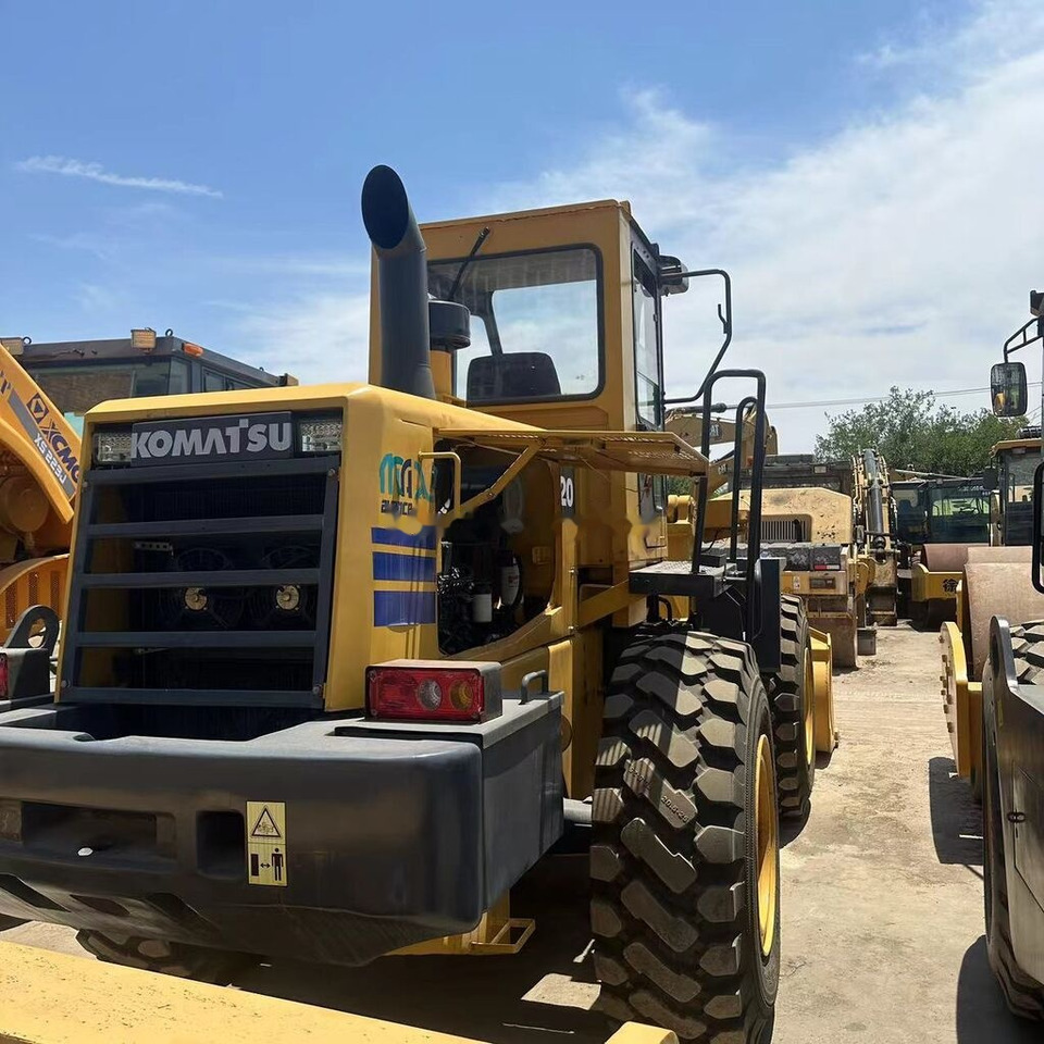 Komatsu WA320 - اللودر بعجل: صورة 2 Komatsu WA320 - اللودر بعجل: صورة 2