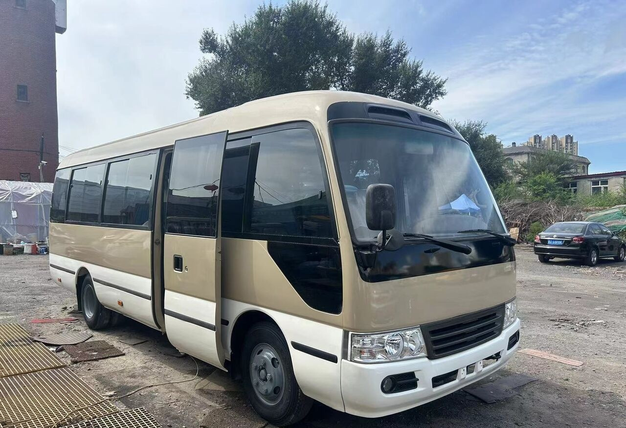 Toyota Coaster 1HZ - حافلة الضواحي: صورة 1 Toyota Coaster 1HZ - حافلة الضواحي: صورة 1