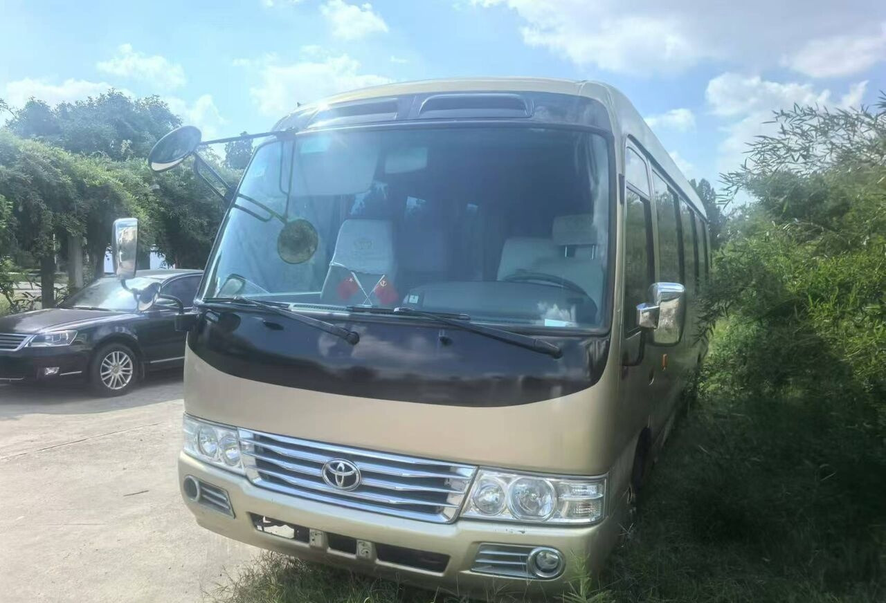 Toyota Coaster - حافلة الضواحي: صورة 1 Toyota Coaster - حافلة الضواحي: صورة 1