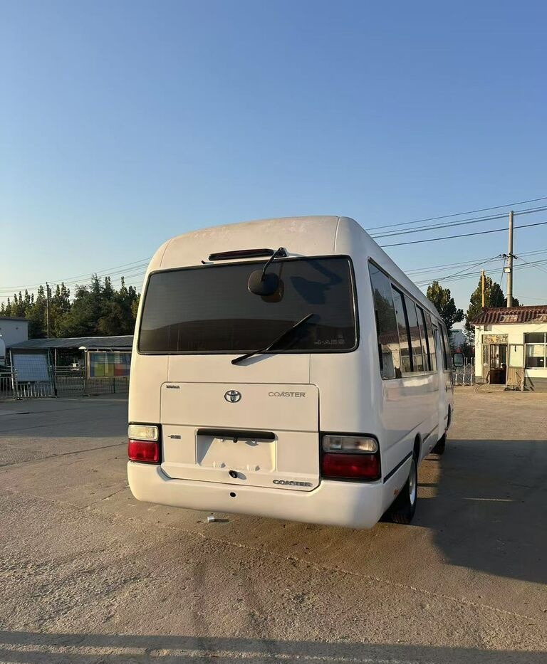 Toyota Coaster - حافلة الضواحي: صورة 1 Toyota Coaster - حافلة الضواحي: صورة 1