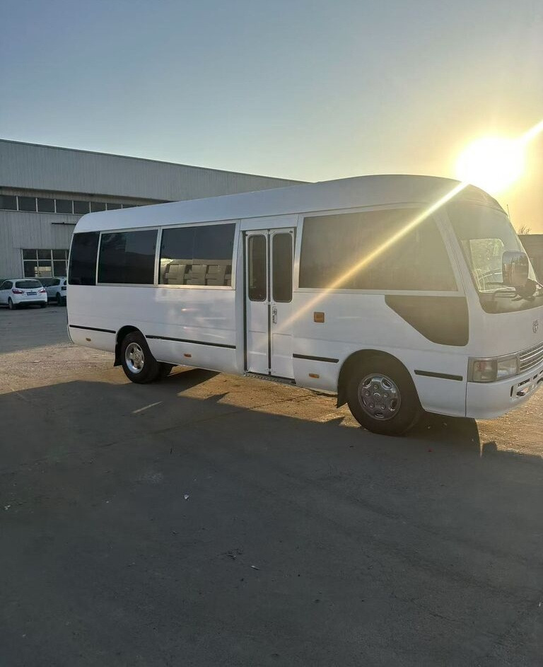 Toyota Coaster - حافلة الضواحي: صورة 2 Toyota Coaster - حافلة الضواحي: صورة 2