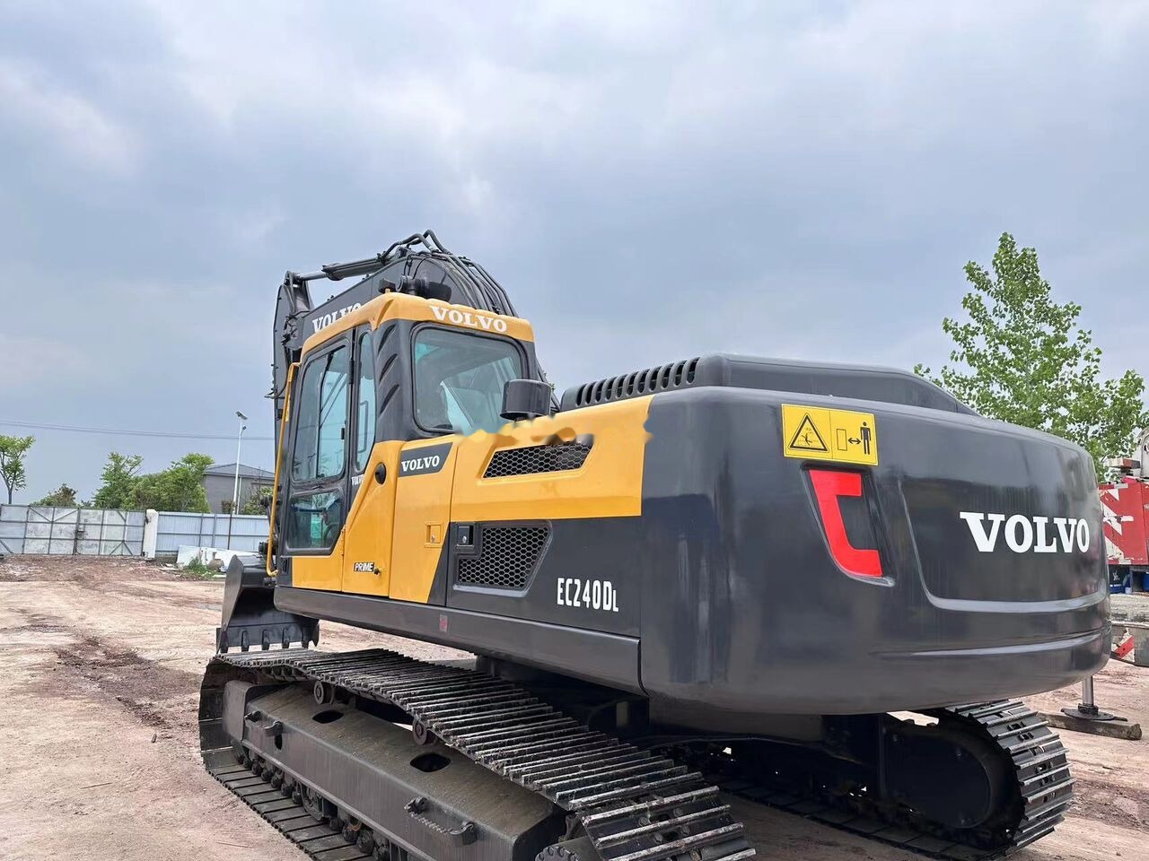 Volvo EC240 - حفار زاحف: صورة 2 Volvo EC240 - حفار زاحف: صورة 2
