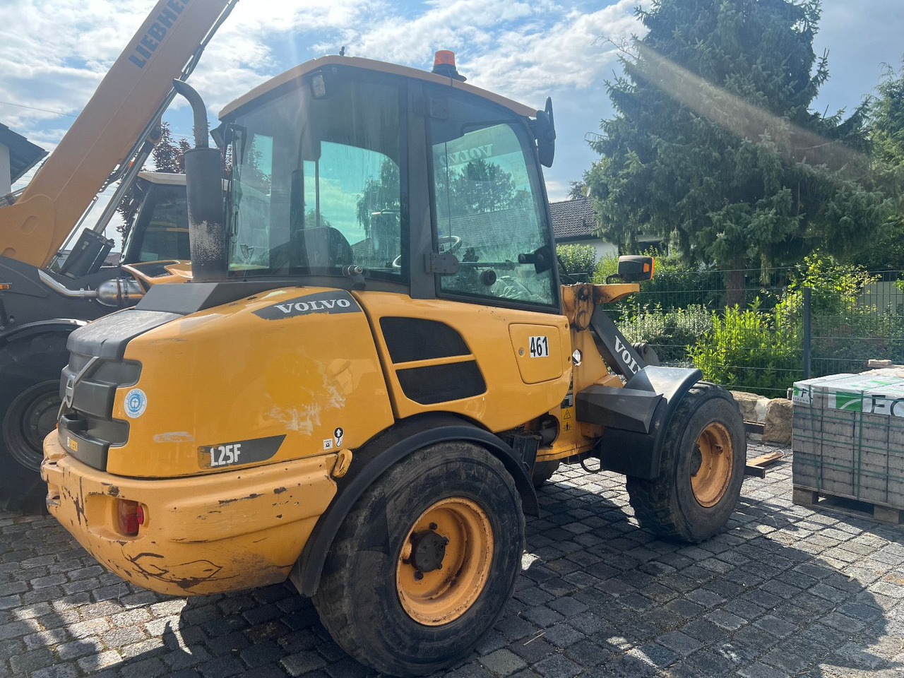 Volvo L 25 F u 28 F u. 30 F - اللودر بعجل: صورة 1 Volvo L 25 F u 28 F u. 30 F - اللودر بعجل: صورة 1