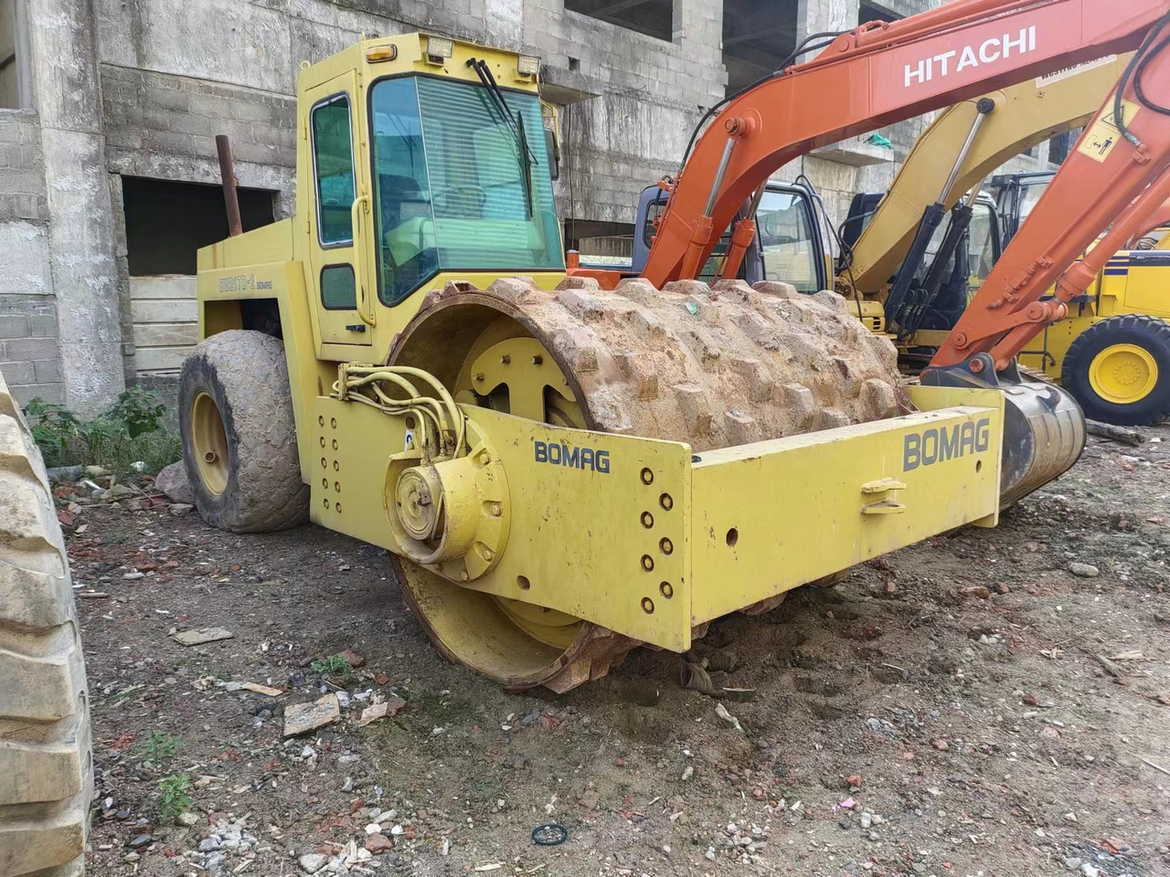 BOMAG BW 217D-2 - ضاغطة التربة: صورة 1 BOMAG BW 217D-2 - ضاغطة التربة: صورة 1