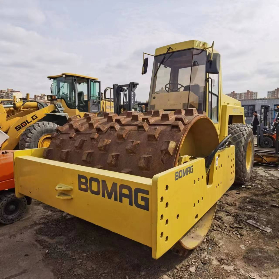 BOMAG BW217D-2 - ضاغطة التربة: صورة 1 BOMAG BW217D-2 - ضاغطة التربة: صورة 1