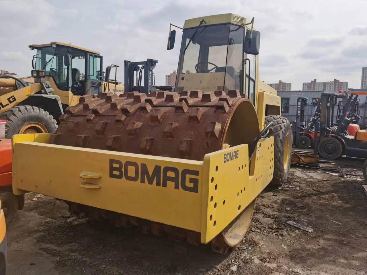BOMAG BW217D-2 - ضاغطة التربة: صورة 4 BOMAG BW217D-2 - ضاغطة التربة: صورة 4