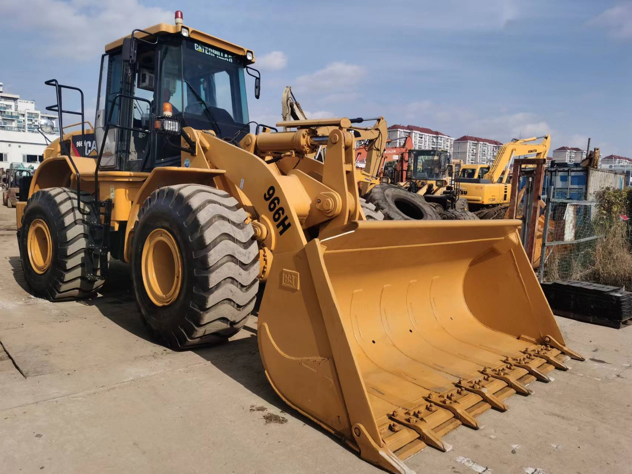 CAT 966H - اللودر بعجل: صورة 1 CAT 966H - اللودر بعجل: صورة 1