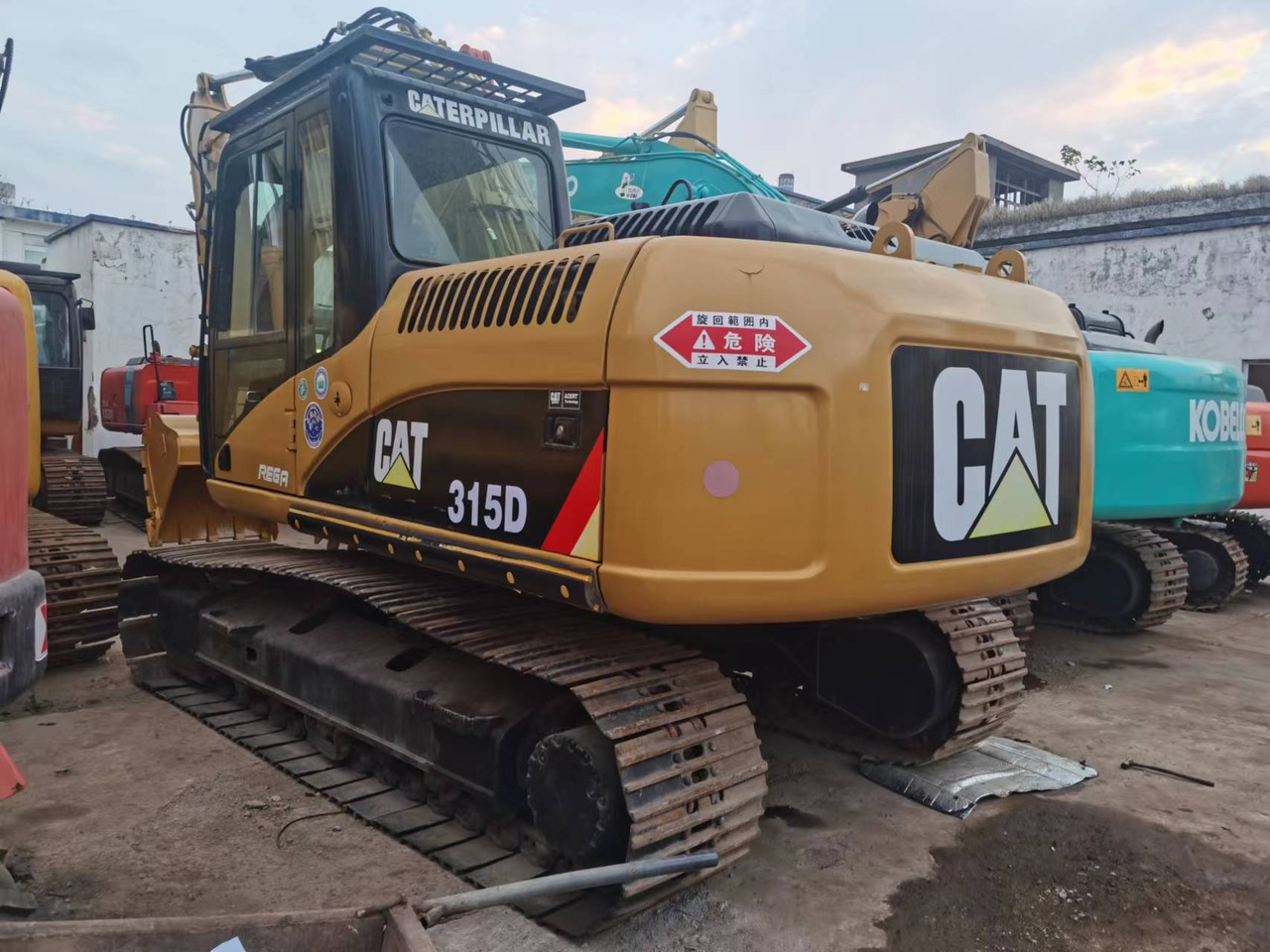 CATERPILLAR 315D - حفار زاحف: صورة 1 CATERPILLAR 315D - حفار زاحف: صورة 1