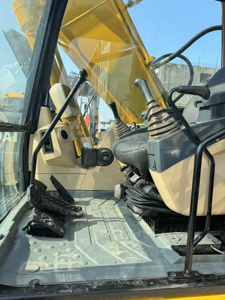 CATERPILLAR 320CL CAT 320 - حفار زاحف: صورة 4 CATERPILLAR 320CL CAT 320 - حفار زاحف: صورة 4