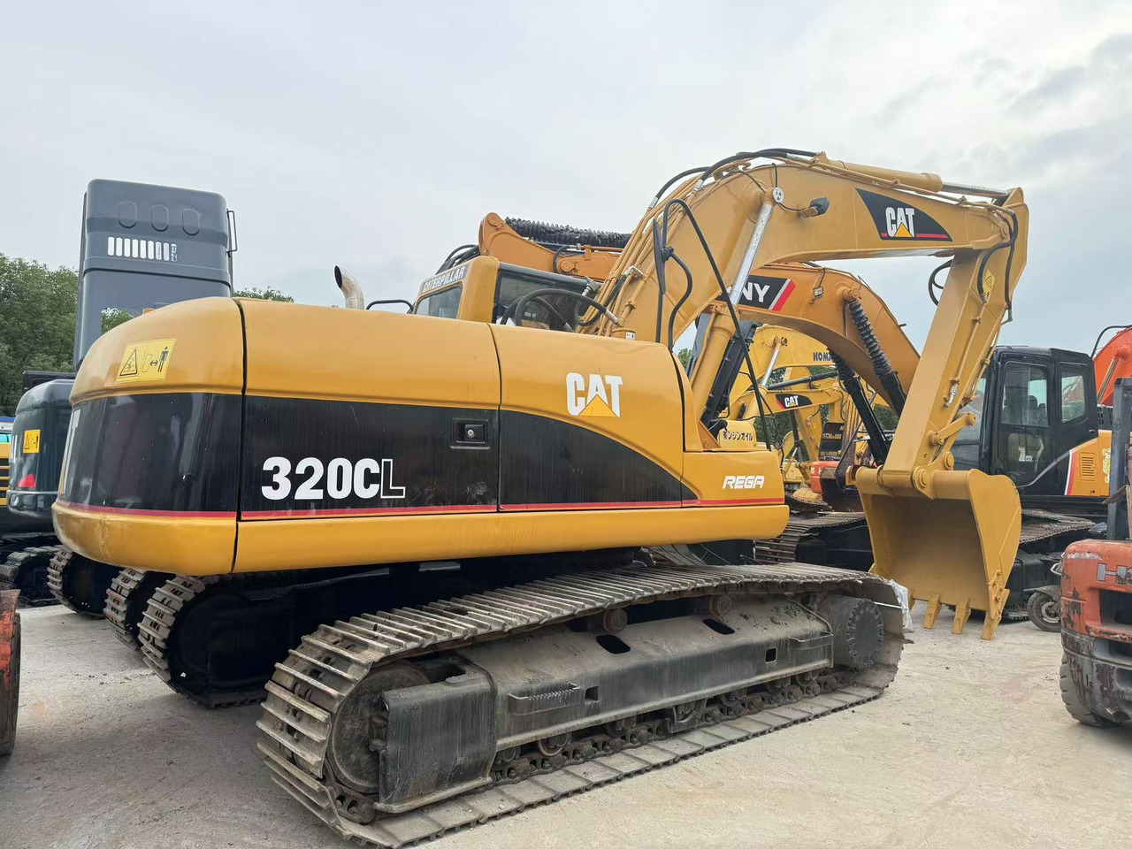 CATERPILLAR 320C - حفار زاحف: صورة 1 CATERPILLAR 320C - حفار زاحف: صورة 1