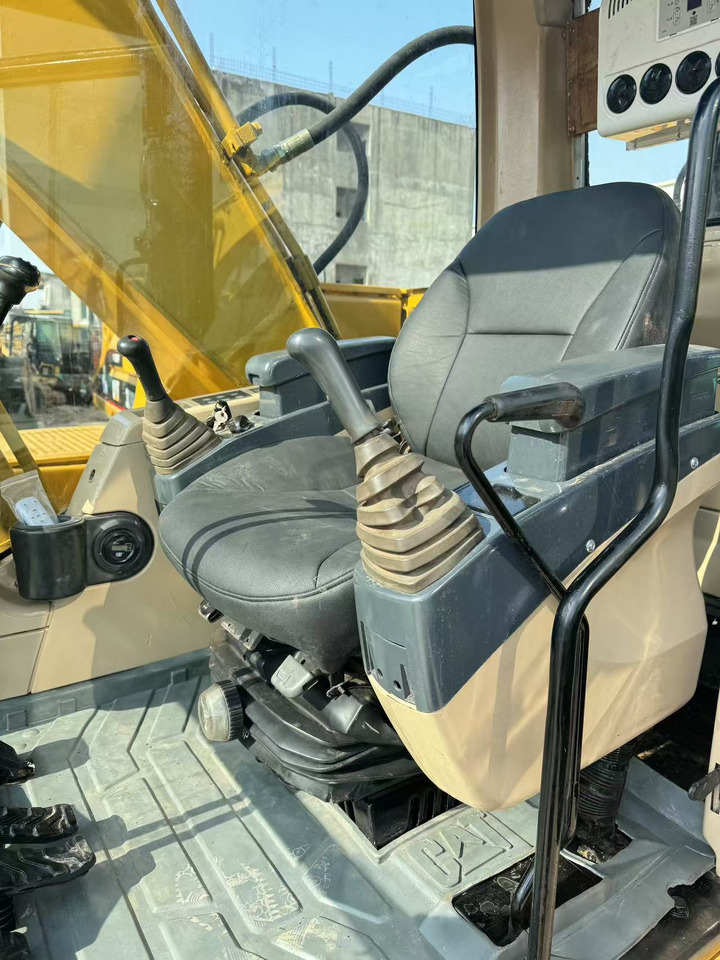 CATERPILLAR 320C - حفار زاحف: صورة 4 CATERPILLAR 320C - حفار زاحف: صورة 4