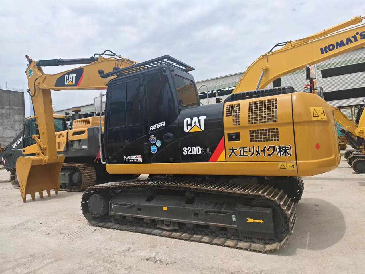 CATERPILLAR 320D - حفار زاحف: صورة 1 CATERPILLAR 320D - حفار زاحف: صورة 1