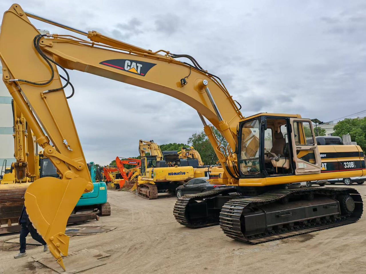 CATERPILLAR 330BL - حفار زاحف: صورة 1 CATERPILLAR 330BL - حفار زاحف: صورة 1