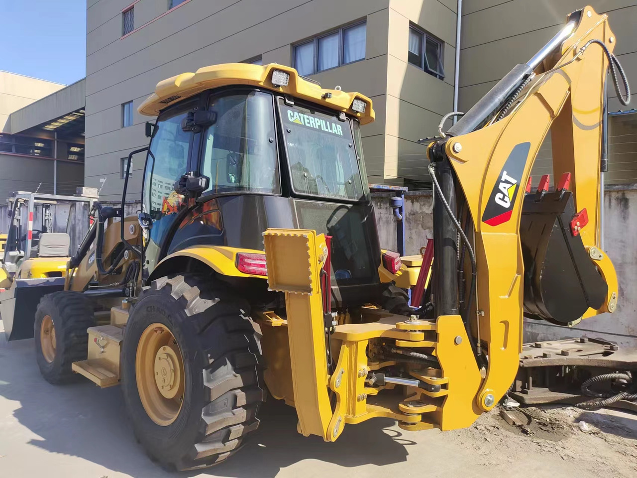 CATERPILLAR 420F - لودر ذو محراث خلفي/ باكهو: صورة 1 CATERPILLAR 420F - لودر ذو محراث خلفي/ باكهو: صورة 1