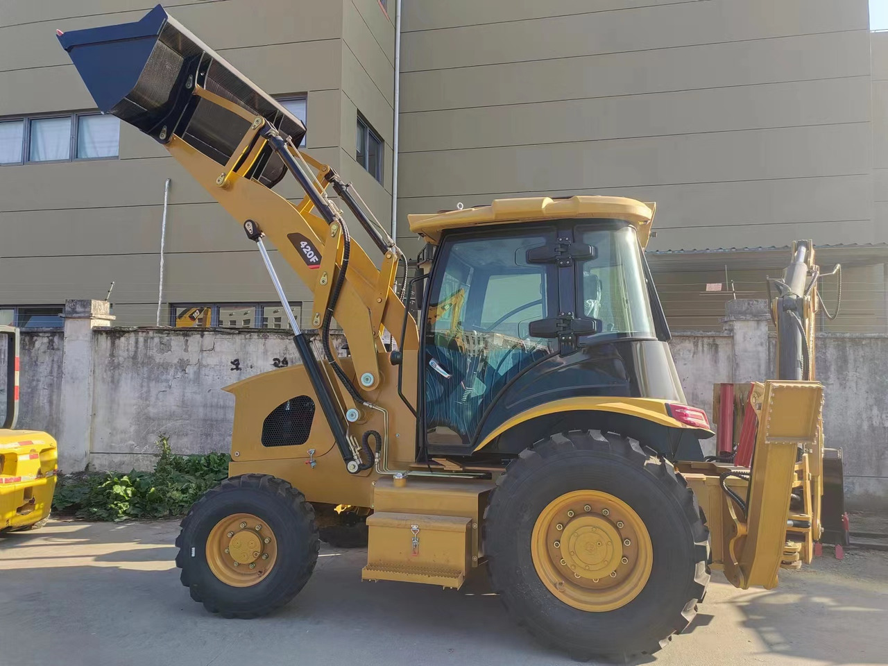 CATERPILLAR 420f - لودر ذو محراث خلفي/ باكهو: صورة 1 CATERPILLAR 420f - لودر ذو محراث خلفي/ باكهو: صورة 1