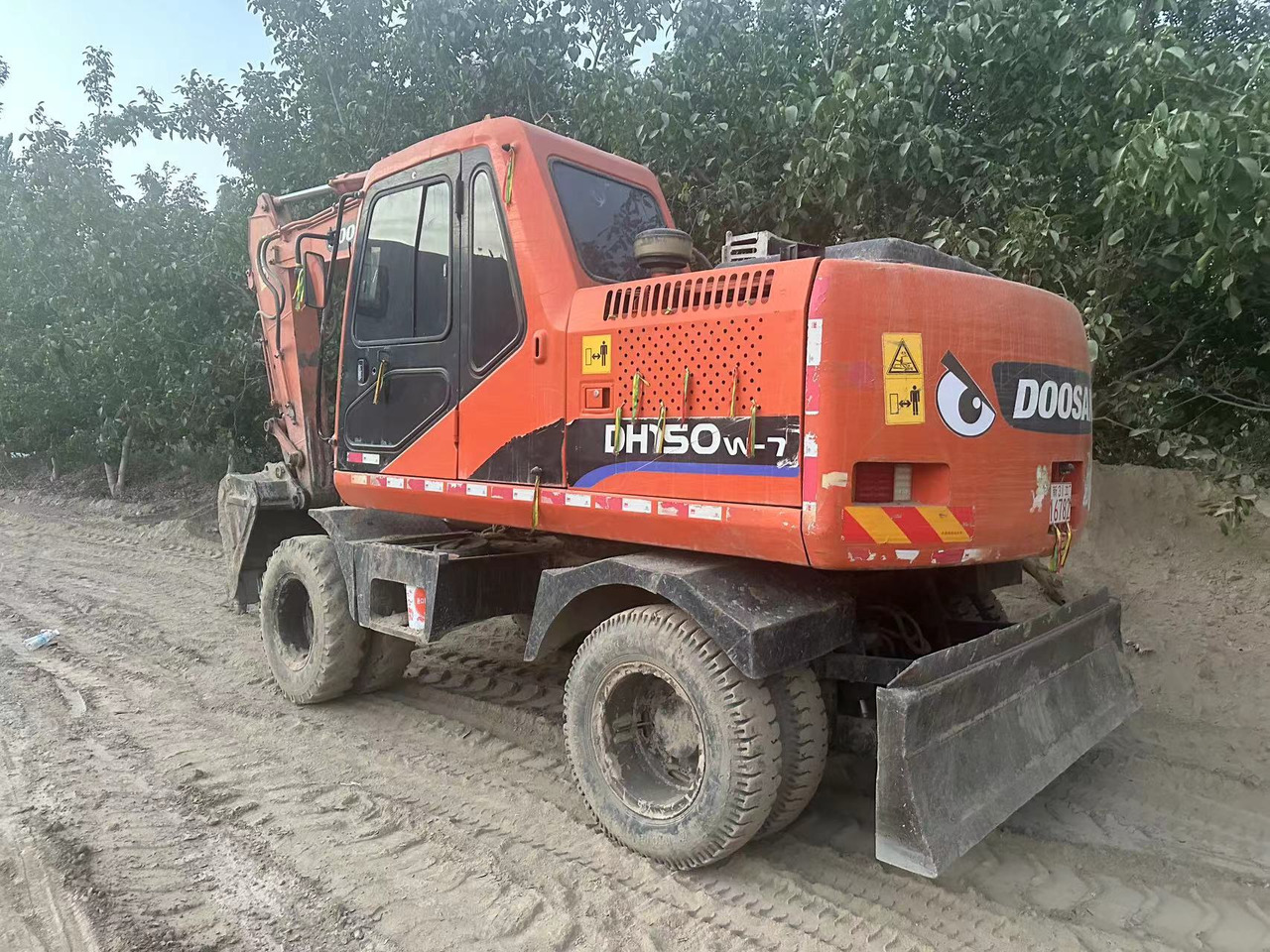 DOOSAN DH150W-7 - حفار ذو عجلات: صورة 1 DOOSAN DH150W-7 - حفار ذو عجلات: صورة 1