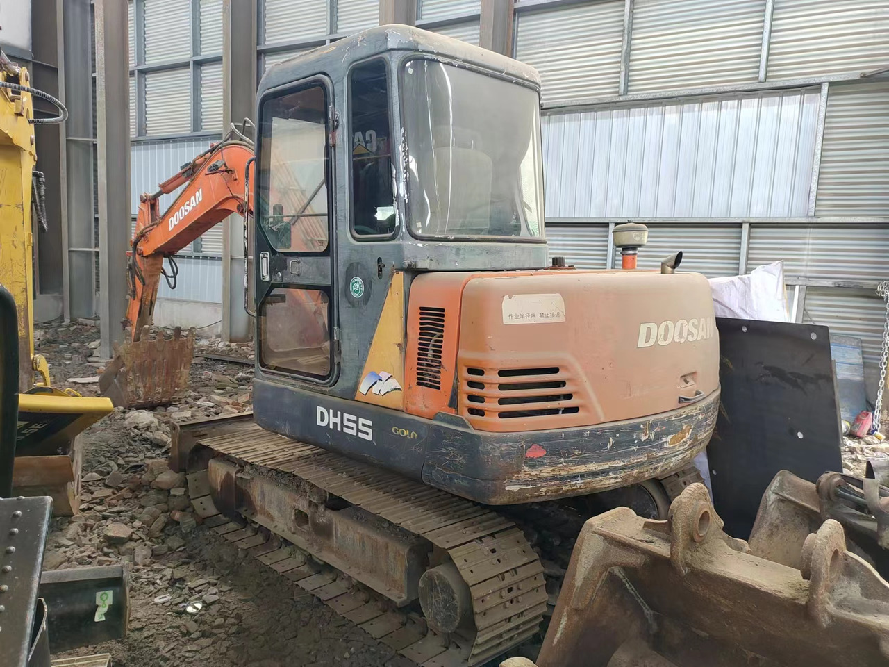 DOOSAN DH55 - حفار صغير: صورة 2 DOOSAN DH55 - حفار صغير: صورة 2