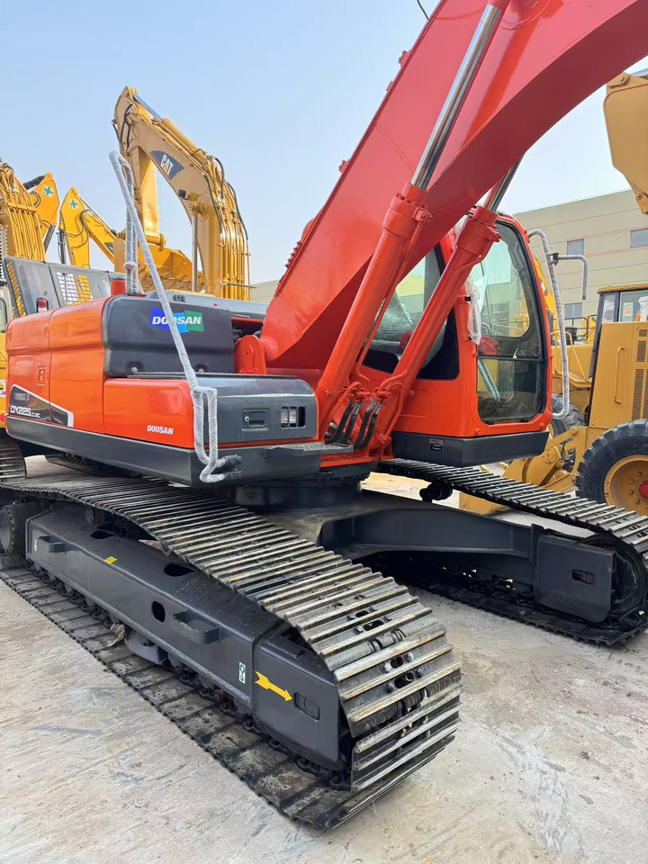 DOOSAN DX225 - حفار زاحف: صورة 2 DOOSAN DX225 - حفار زاحف: صورة 2
